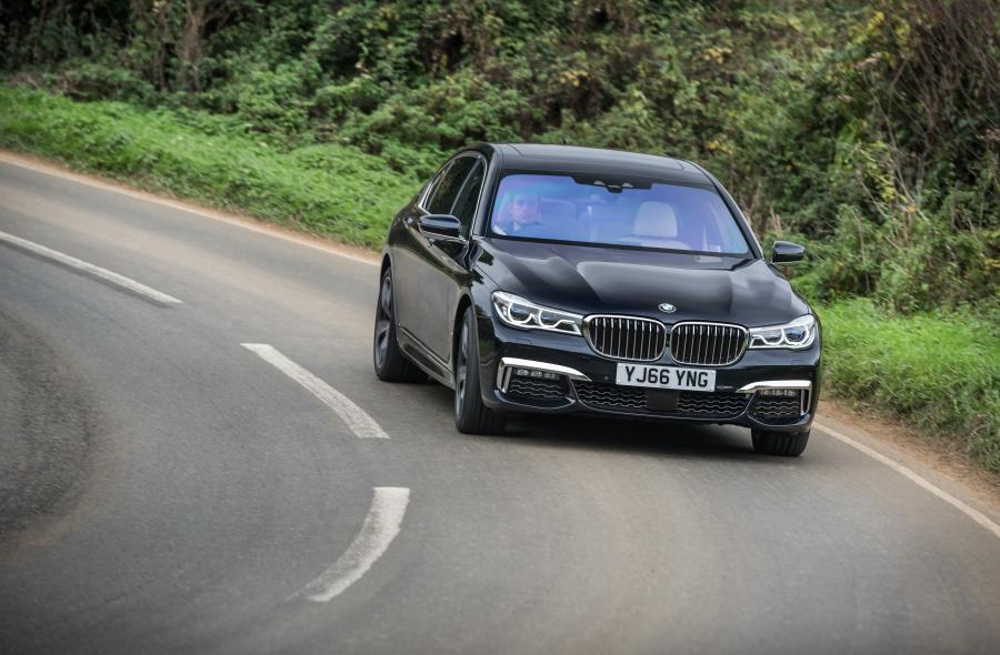  BMW 740Le xDrive M Sport 2016 года  (UK) (фото 4 из 14)